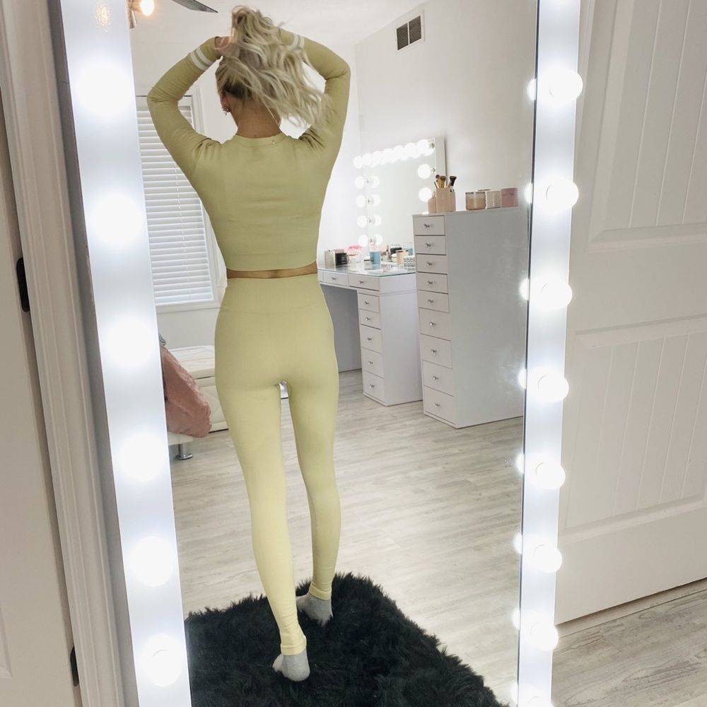 Seamless Two Piece Set In Khaki - Picture 5 of 5
